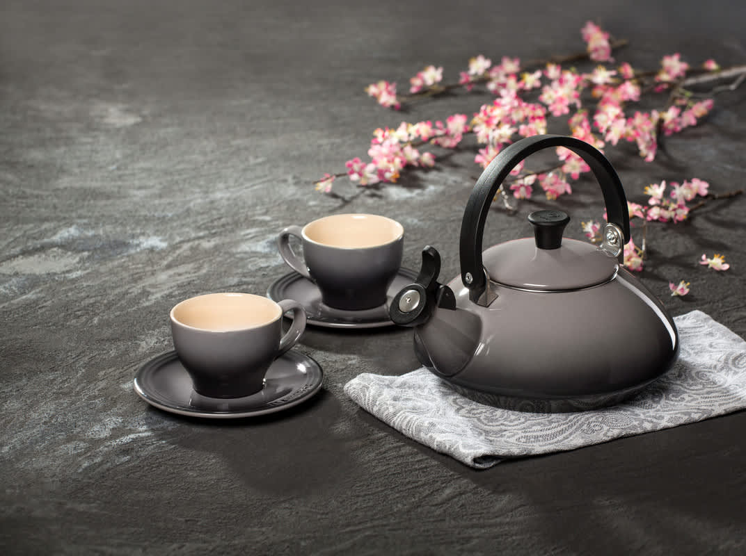 Le Creuset Enamel On Steel Zen Tea Kettle, 1.6 qt., Flame